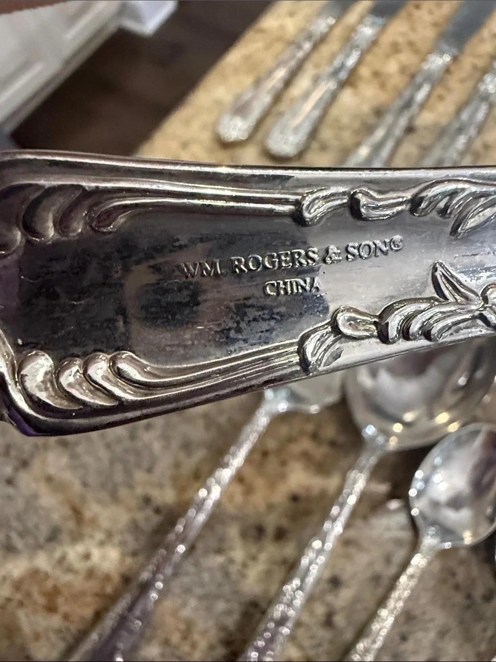 Wm Rogers & Son Silverplate Flatware‎ Set 32 Piece Floral Scroll Pattern